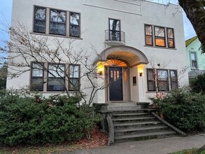 Building Photo - 1223 Ferry St