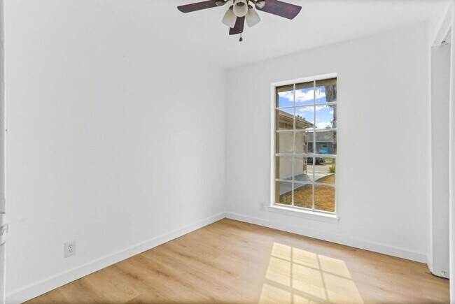 Foto del edificio - BEAUTIFUL HOME IN SCHERTZ. MOVE IN READY!.