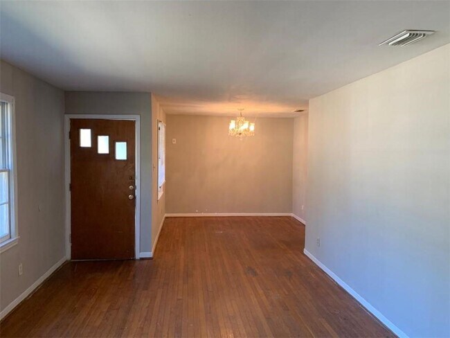 Foto del edificio - 5551 Central Blvd