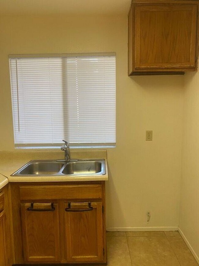 Foto del edificio - COMING SOON!! 3 BEDROOM / 2 BATHROOM Apartment in Cathedral City