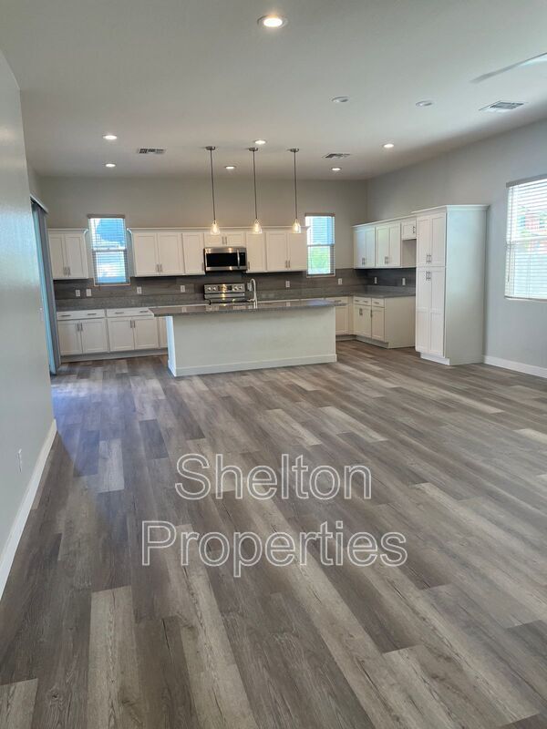 Foto del edificio - 391 N 157th Ln