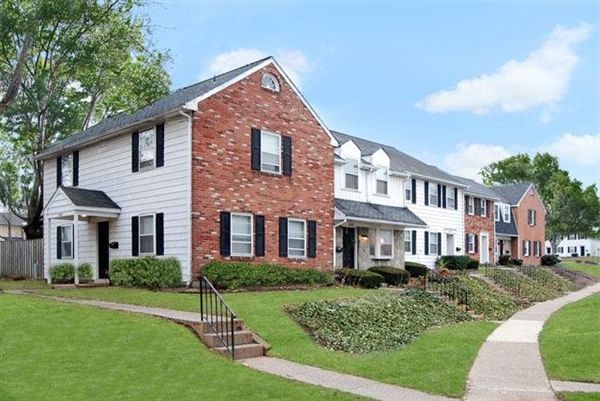 Primary Photo - 1 Pineford Dr