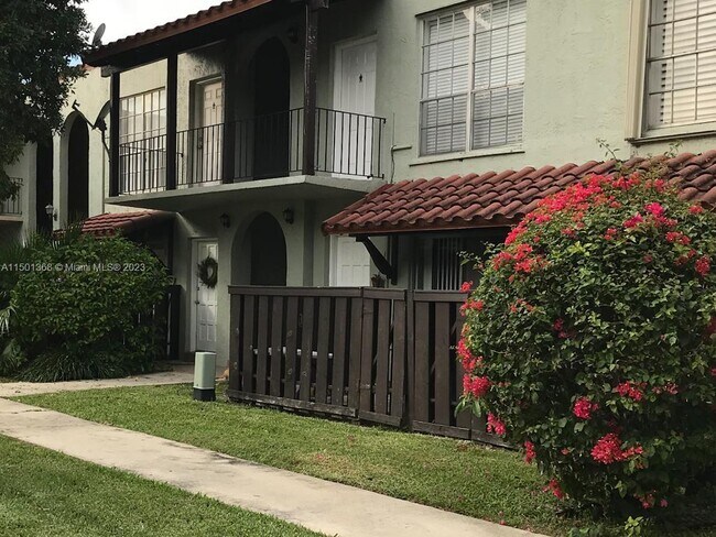 Building Photo - 10790 N Kendall Dr
