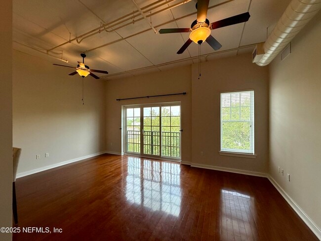 Building Photo - 1661 Riverside Ave