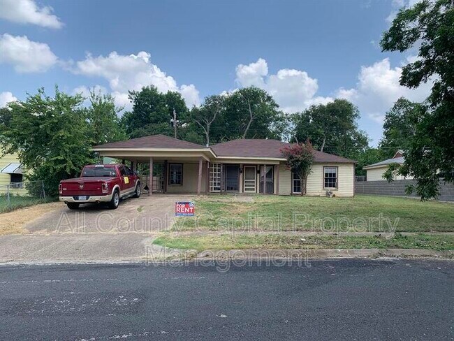 Building Photo - 1509 Poage Ave