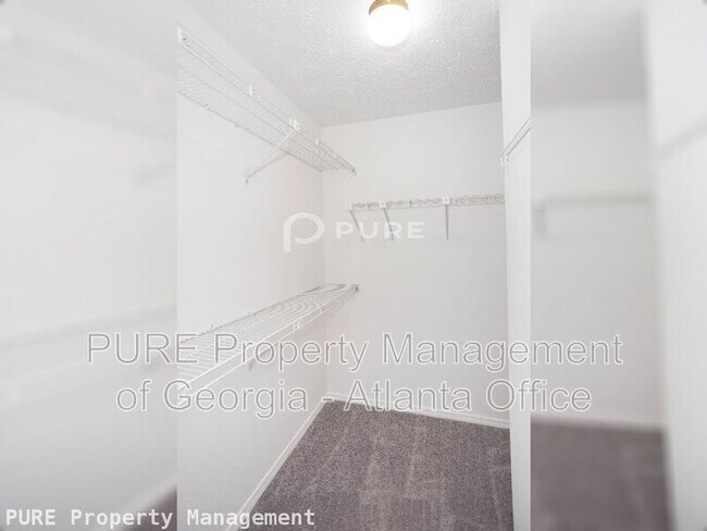 Foto del edificio - 2408 Country Park Dr