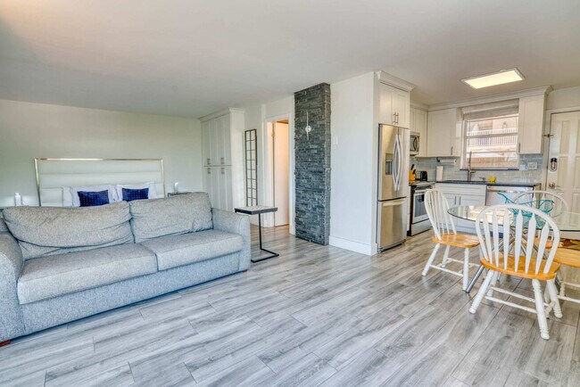 Building Photo - 5500 Bonita Beach Rd SW