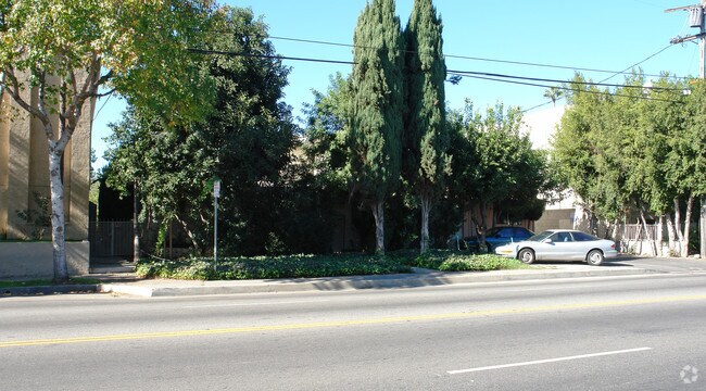 Foto del edificio - Chateau 6461 Kester Apartments, LLC