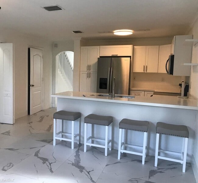 Building Photo - 3 br, 2 bath Townhome - 3001 SW 129th st #...