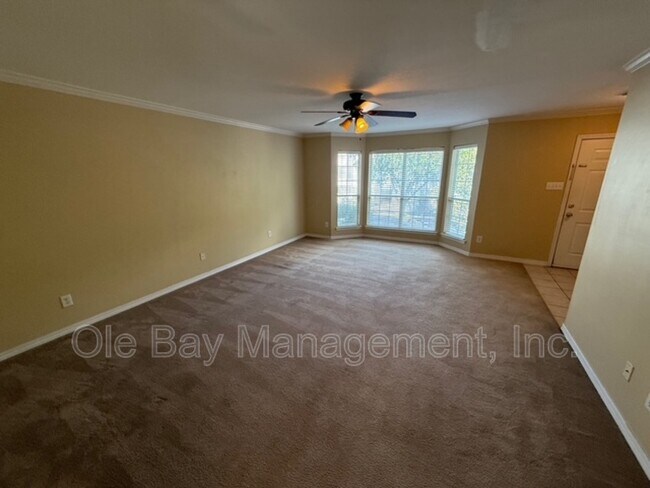 Foto del edificio - 270 Hillcrest Rd
