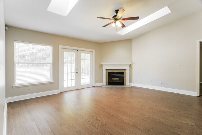 Foto del edificio - 168 Johns Glen Dr