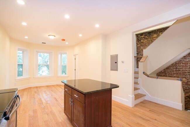 Foto del edificio - 79 Brighton Ave