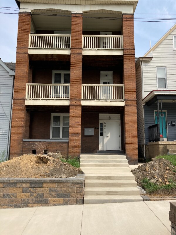 607 E 14th Ave Unit 2, Munhall, PA 15120 Apartment for Rent in Munhall, PA