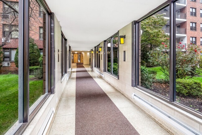 Foto del edificio - 98-05 67th Ave