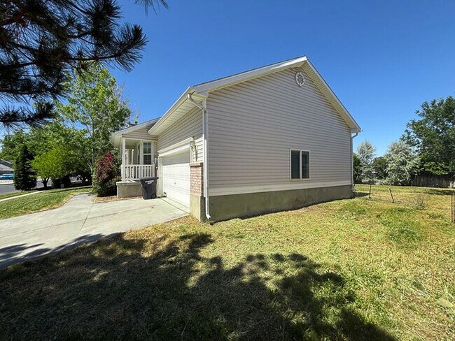 Foto del edificio - Spacious 5-Bedroom Home in Stansbury Park ...