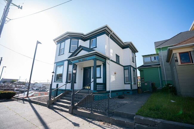 Building Photo - 369 8th St