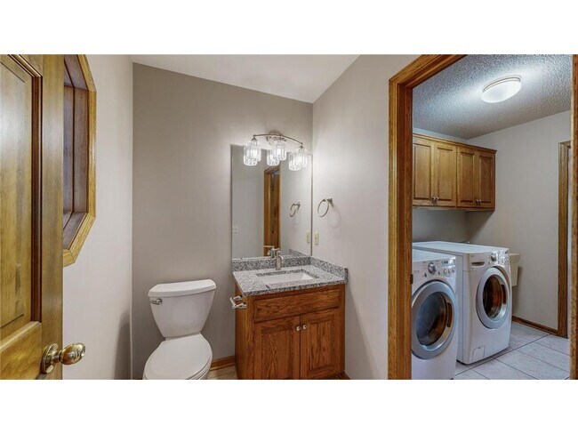 Building Photo - 2103 Folwell Dr SW