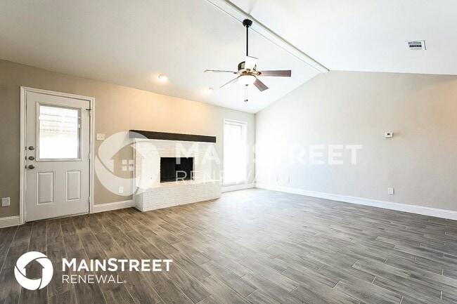 Building Photo - 524 E Lark Ct