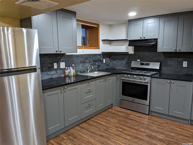 Building Photo - 27 Blydenburgh Rd