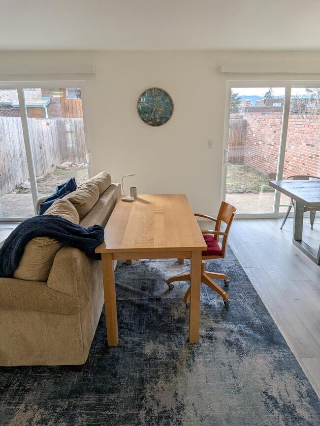 Foto del edificio - 425 Manhattan Dr