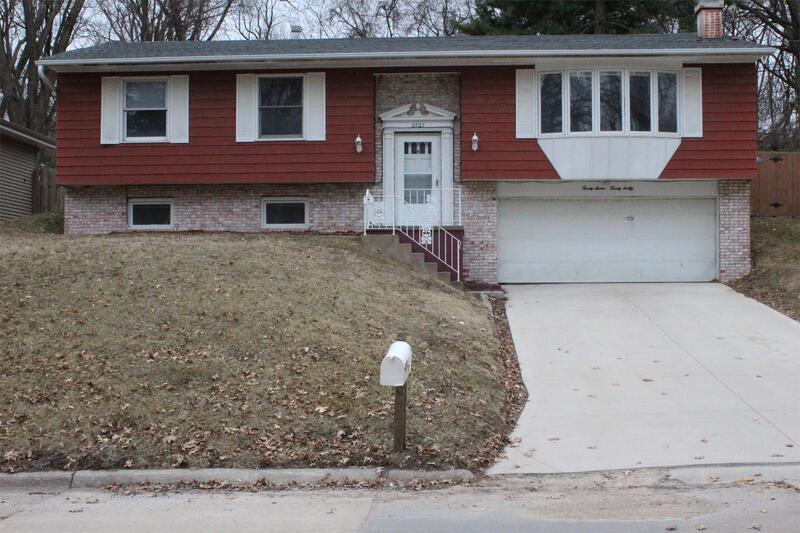 2727 Westwood Dr NW, Cedar Rapids, IA 52405 House Rental in Cedar