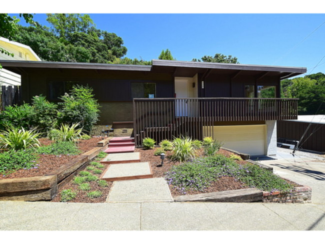 Building Photo - 448 Oak Manor Dr