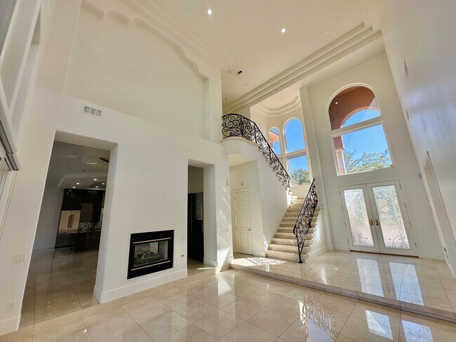 Foto del edificio - Stunning home with pool in prestigious Eagle Hills!