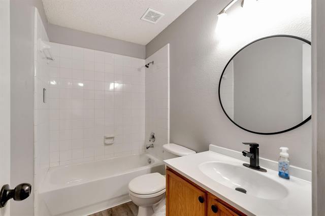 Building Photo - 2416 Rolling Ridge Dr