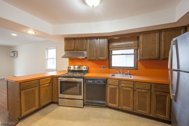 Building Photo - 219 Bellevue Ave