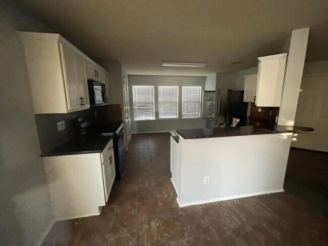 Foto del edificio - Room in House on Overlook Dr