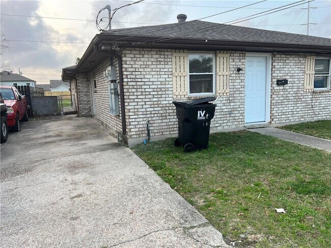 Foto del edificio - 3508 Pakenham Dr
