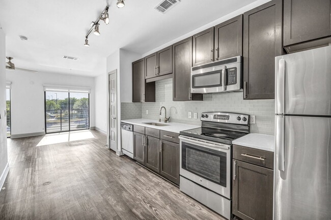 Axis 3700 Apartments in Plano, Texas - Markethaus 3700