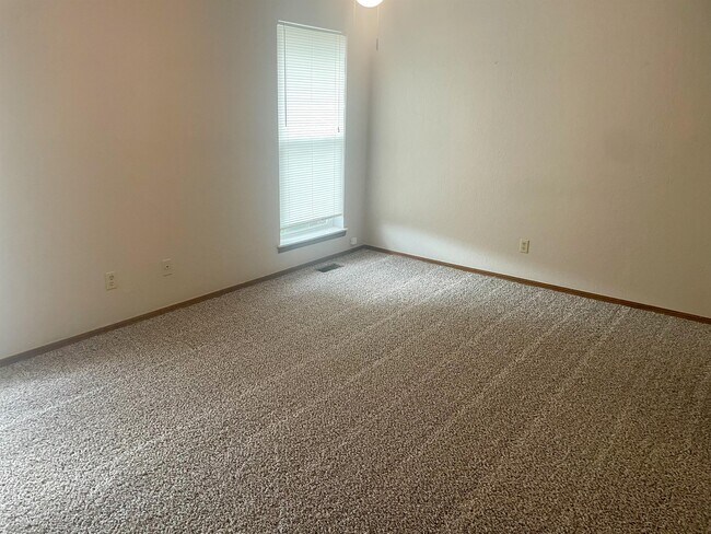 Building Photo - 1112 Summerton Pl
