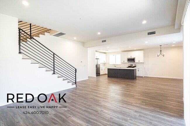 Building Photo - Stunning and Spacious Brand New Four Bedro...