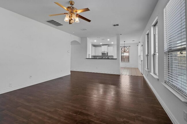 Foto del edificio - 4302 Oak Bluff Dr