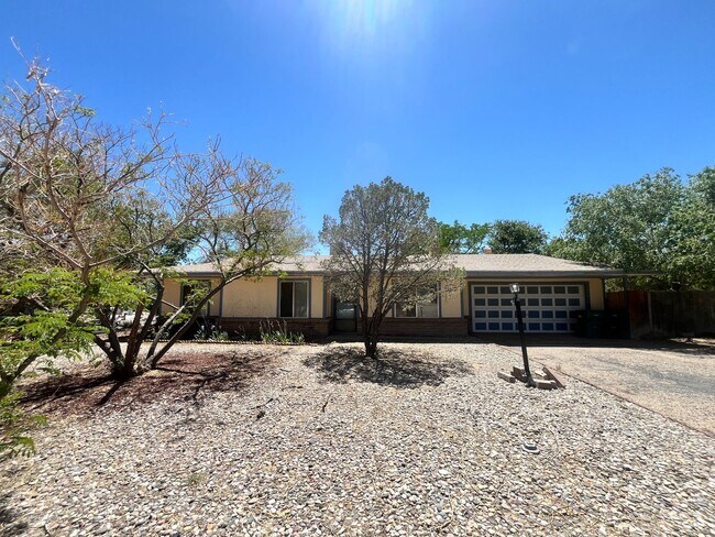 Foto del edificio - 3 Bedroom 3 Bathroom 1 Car Garage- MOVE IN...