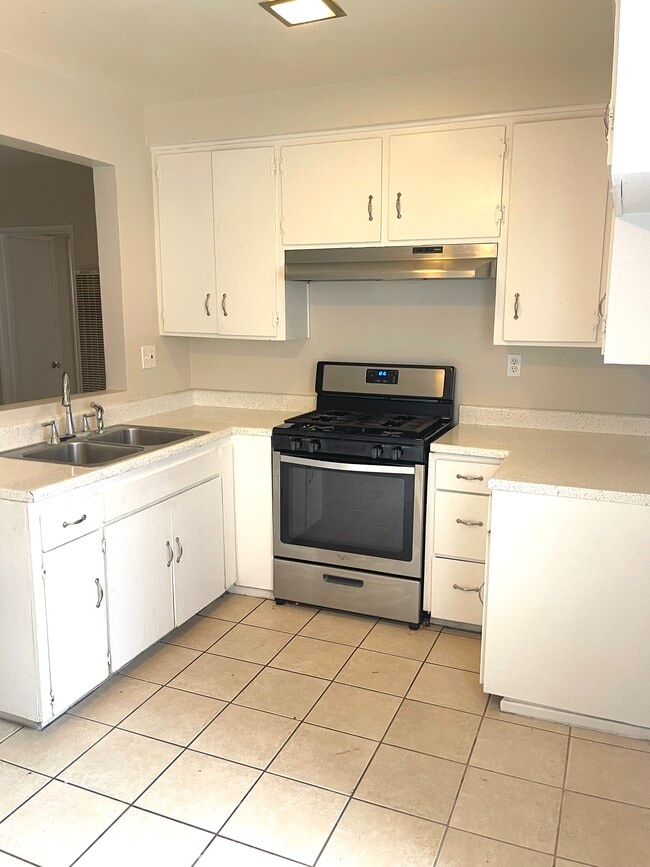 Foto del edificio - 562 Silverwood Ave