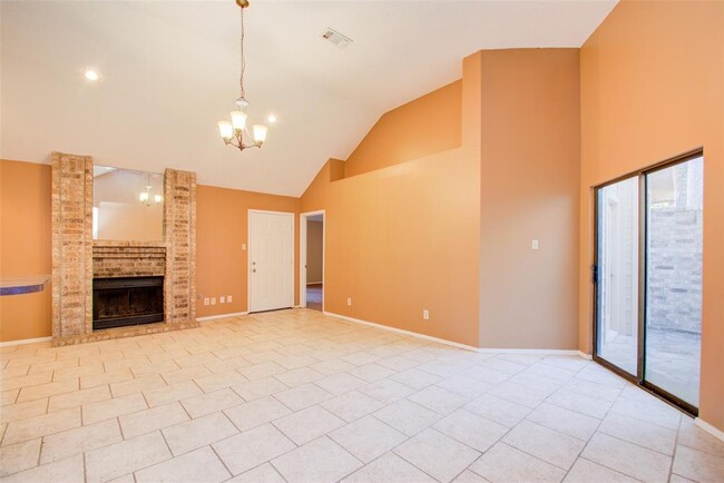Building Photo - 1906 Woodhue Dr