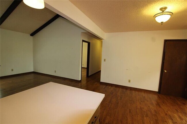 Foto del edificio - 5730 Cains Cove Rd