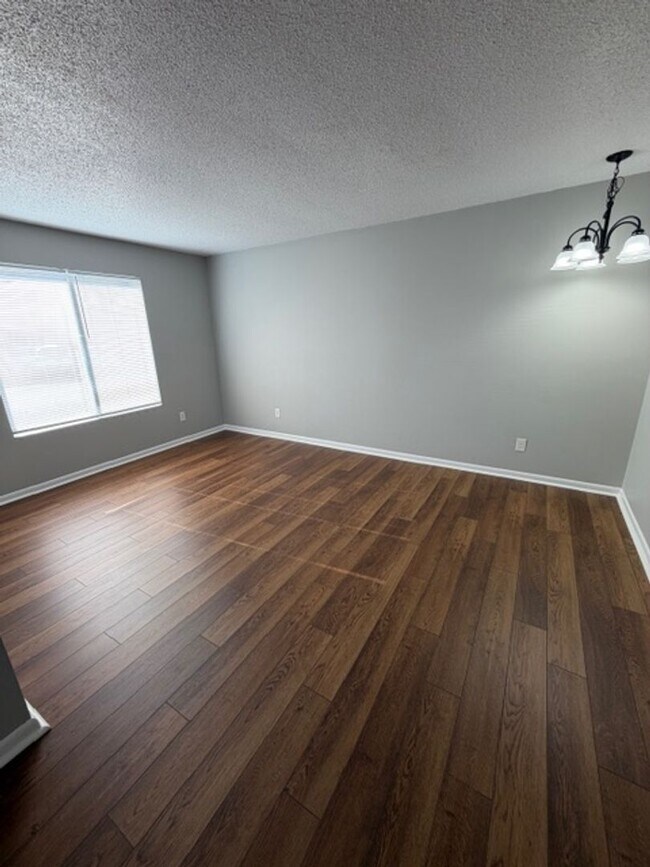Foto del edificio - 142 Stoneridge Dr