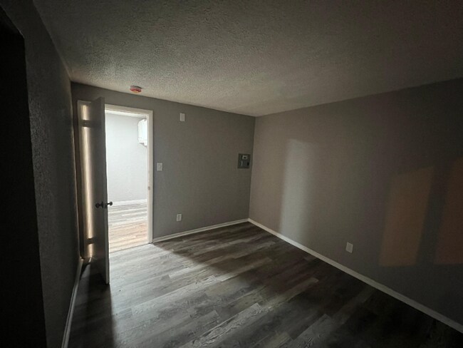 Foto del edificio - 13420 Euclid Ave