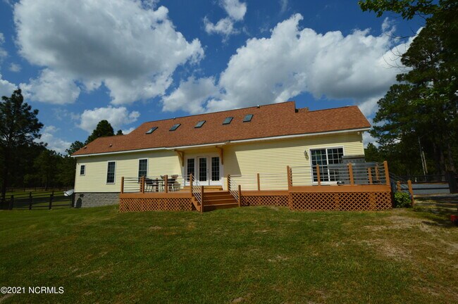 Building Photo - 712 Youngs Rd