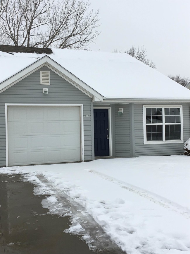 Building Photo - 2413 Walden Ln