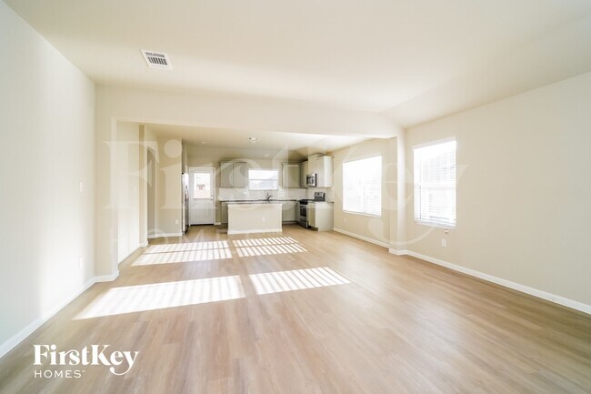 Foto del edificio - 13010 Thyme Wy