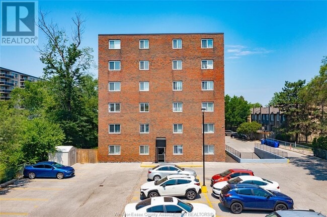 Building Photo - 3900 Wyandotte St E
