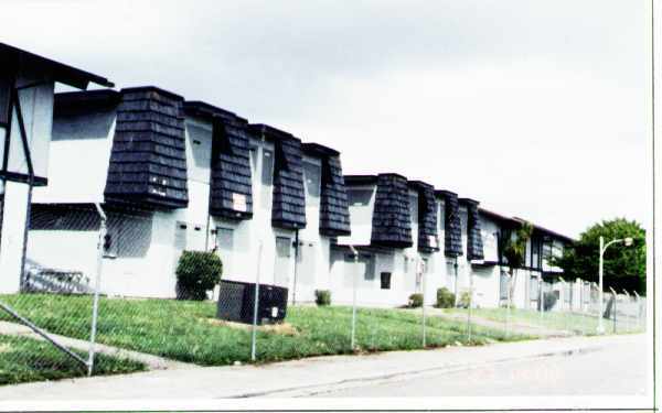 Primary Photo - 105-143 Coral Gables Ct