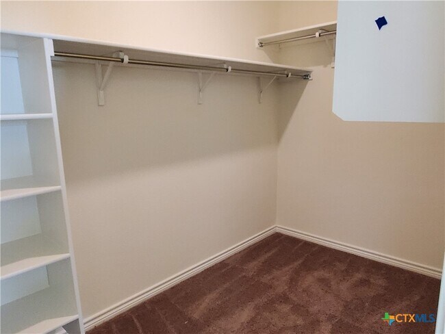 Building Photo - 4005 Woodside Dr