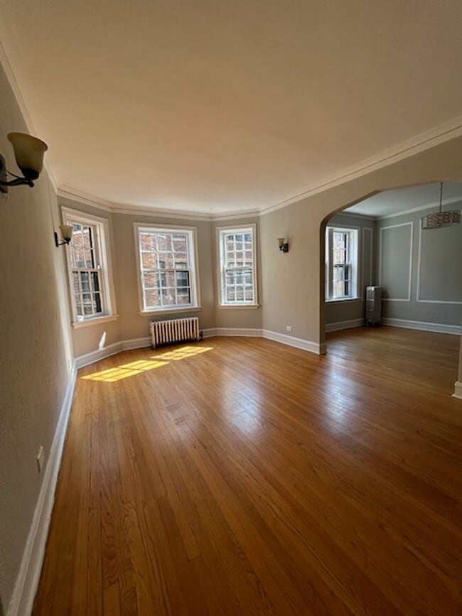 Building Photo - Desirable Ravenswood One Bedroom/One Bathroom ~ Heat Included