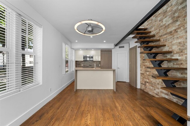 Building Photo - 739 2nd St