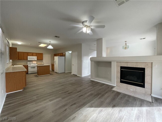 Foto del edificio - 10617 Englewood Cliffs Ave